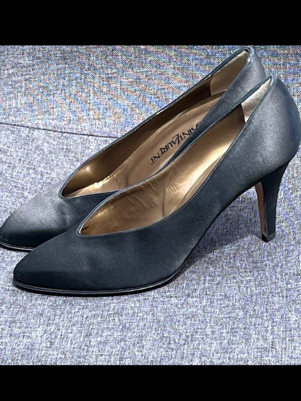 NOS Vintage Yves Saint Laurent Black Silk Satin V Vamp Pointed Italy Heels 7M